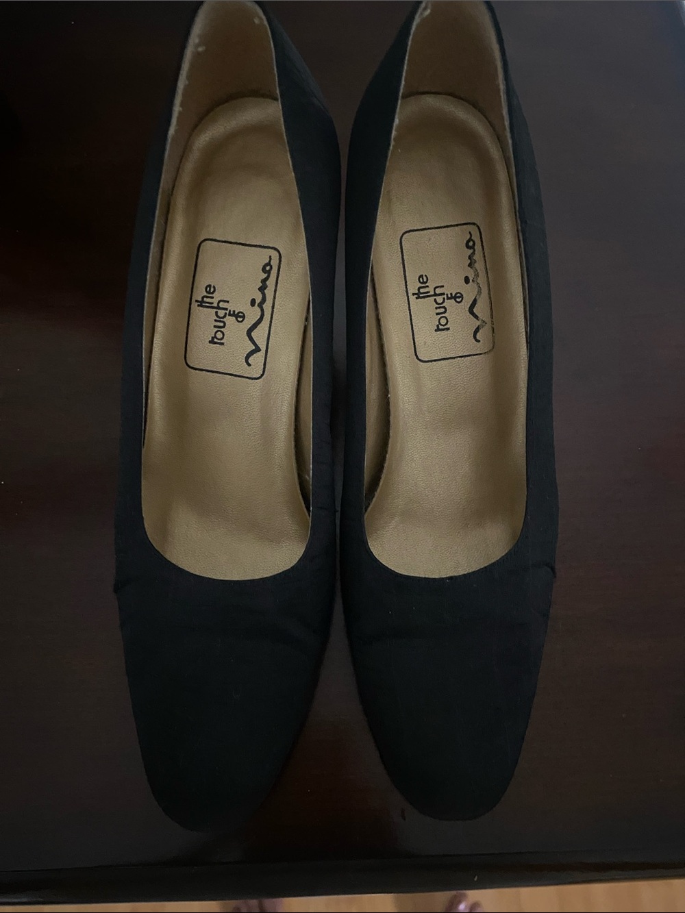 The Touch of Nina Women's Black Classic Pump